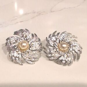 Vintage 1960's Sarah Coventry Pinwheel Clip On Earrings